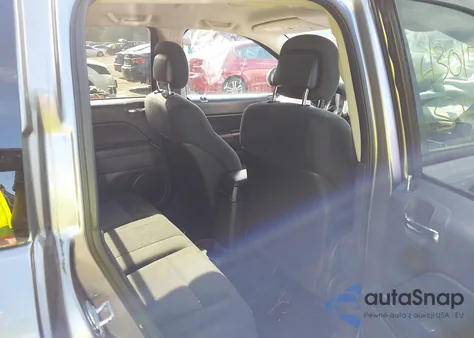 2013 Jeep Compass Latitude z USA, uszkodzony, nr VIN 1C4NJDEBXDD236206